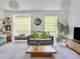 Luxurious 3BD Town house with garden