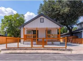 Comfy and Happy Stays Near Riverwalk and Downtown