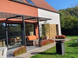 Moere Dijk, hotel amb piscina a Koekelare