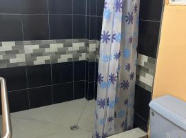 Electrofix Apartments، فندق في جورج تاون