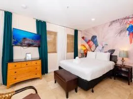 South Of Fifth Studio With Pool