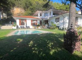 VILLA ROMA Resort, hotel in Vallecrosia