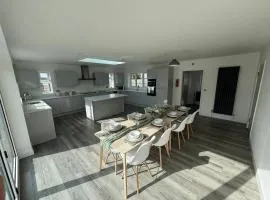 4 bedroom detached home sleeps 8