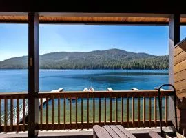 Lakefront Donner Condo with Panoramic Views, Minutes to Sugar Bowl!