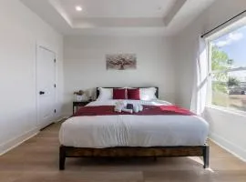 Lavish home close to downtown Houston with game rm