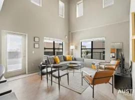 West Campus 8BR 5BA Dual Retreat Near Zilker, SXSW and Downtown by Austin Vacay