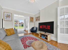 City SuperHost Lovely 3 bed Wythenshawe Home, hotell sihtkohas Baguley