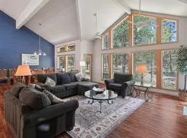 1 Colonial Private Family Vacation Home features Bikes to Explore Sunriver