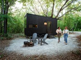 Postcard Cabins The Thumb, Outdoor Collection by Marriott Bonvoy，Columbiaville的露營地