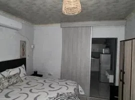Amza guest room