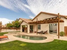 Desert Oasis w Pool Spa BBQ Outdoor Dining Under the Palms Calle Tolosa by AvantStay
