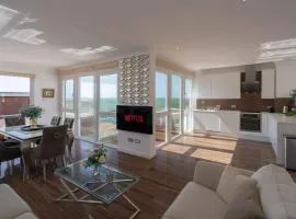 On The Beach Penthouse with Sea View - 3 bedrooms - Roof Balcony - Spa, Sauna, Gym and Pool - Sleeps 6