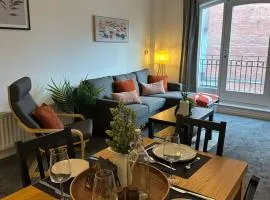 2BR Luxury Apt in Cathedral Quarter