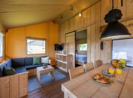 Safari Lodge near IJsselmeer Glamping, hotel in Andijk
