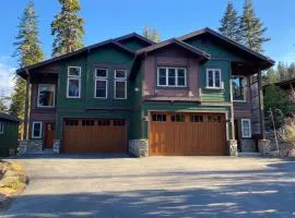 Red Slate Canyon - Modern 2-Story Condo