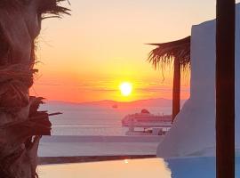 ELLI TROPiCAL LUXURY SUITES SUNSET-INFINITY POOL- SEA SIDE-NEAR CENTER PARKING, hotel com spa em M&iacute;conos