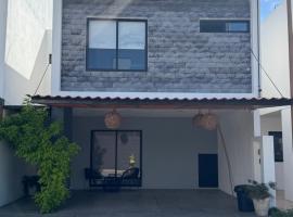 Casa Mujer Ceiba - Indoor Pool - We Invoice, penginapan layan diri di Tierra Colorada