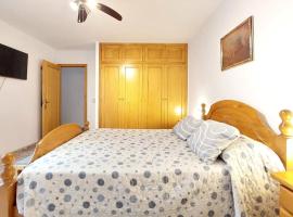 2 Bedroom Lovely Apartment In Vinaroz, hotel en Vinaròs