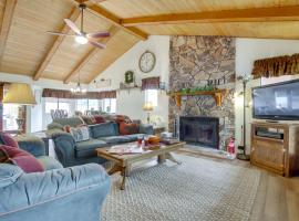 5 Mi to Fresh Powder! Big Bear Family Home, hotel v destinaci Big Bear City