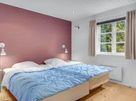 2 Bedroom Awesome Home In Dronningmølle