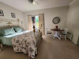 Birdsland Suite، فندق يسمح بالحيوانات الأليفة في Belgrave Heights