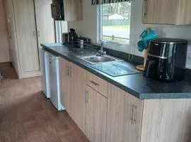 Lake view 3 bedroom caravan with gated decking great location haven wild duck hoilday Park