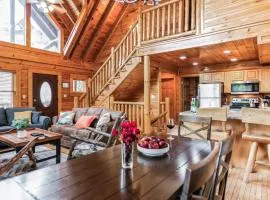 Summit View Way by AvantStay Resort Cabin w Hot Tub Pool Table Deck Views