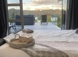 Stylish Lake Ōkāreka Retreat Views, Spa in Rotorua