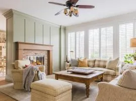 Spacious 4BR Home w Fireplace Work Space Backyard Dining