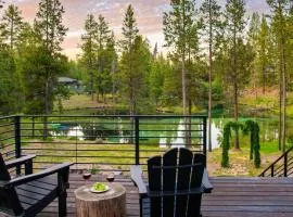 Spring River Retreat Waterfront Luxury w Hot Tub Game Room Near Bend