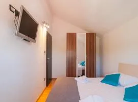 Villa Homeland - Five-Bedroom Home