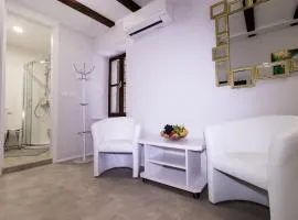 Piran Downtown Chic and Cozy Apartments - Comfort One Bedroom Apartment