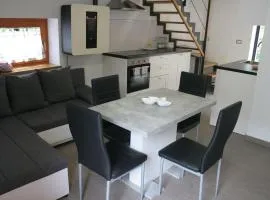 Riverside Rustic Ridge Apartments with Balcony - Two Bedroom Apartment with Balcony