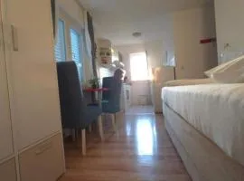 Peaceful Apartments With Style - Classsic Two Bedroom Apartment