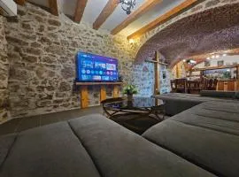 Lisko Vacation House - Five Bedroom Holiday Home with Private Pool