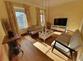 Komen Getaway Holiday Home with Balcony - Four Bedroom Holiday Home with Balcony