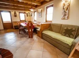 Vivid Hillside Country House with Hot-Tub and Sauna - Two Bedroom Country House