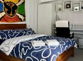 Private Flat in City Centre with Parking