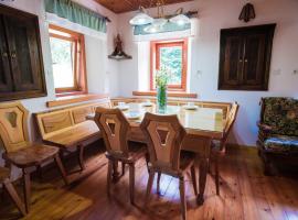 Rustic Authentic Holiday Home with Terrace and Wood Stove - Three Bedroom Holiday Home with Terrace, Hotel in Ljubno