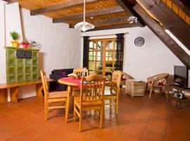 Holiday farm Hohe Drei Zinnen, hotel in Hiltpoltstein