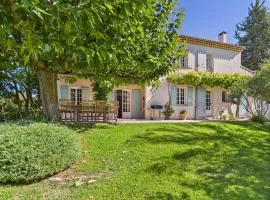 Charmant Mas à Paradou avec Piscine, Terrasse et Jardin, Près des Alpilles - FR-1-599-35