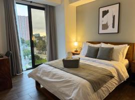 Luxury One-Bedroom City Views, Pool & AC、Estación Pamplonaのラグジュアリーホテル