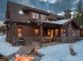 Maple by AvantStay Modern Mountain Home w Cozy Fire Pit 15 Mins frm Northstar, ξενοδοχείο σε Ponderosa Fairway Estates