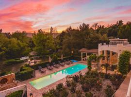 De Luz by AvantStay 5 Acre Estate w Lake Pool Hot Tub, hotel in Murrieta