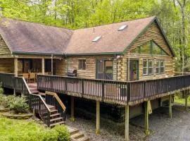 Half Moon by AvantStay 4BR Cabin w Large Deck Yard w Patio Outdoor Dining