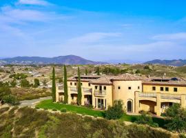 Palazzo Del Sol By AvantStay Breathtaking Home w Mountain Views Hot Tub, hotel in Temecula