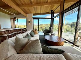 Obsidian View - Coast & Country, hotel in Putiki