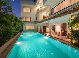 Flex Suites, hotel in Phumĭ Poŭthĭ Bŏs