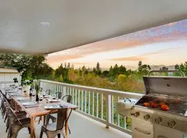Vino Blanco by AvantStay Private Wine Country Home w Mtn Views Deck