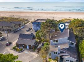 Villa Manzanita by AvantStay Hot Tub 1 Block to BeachTown Chefs Kitchen, hotel in Manzanita